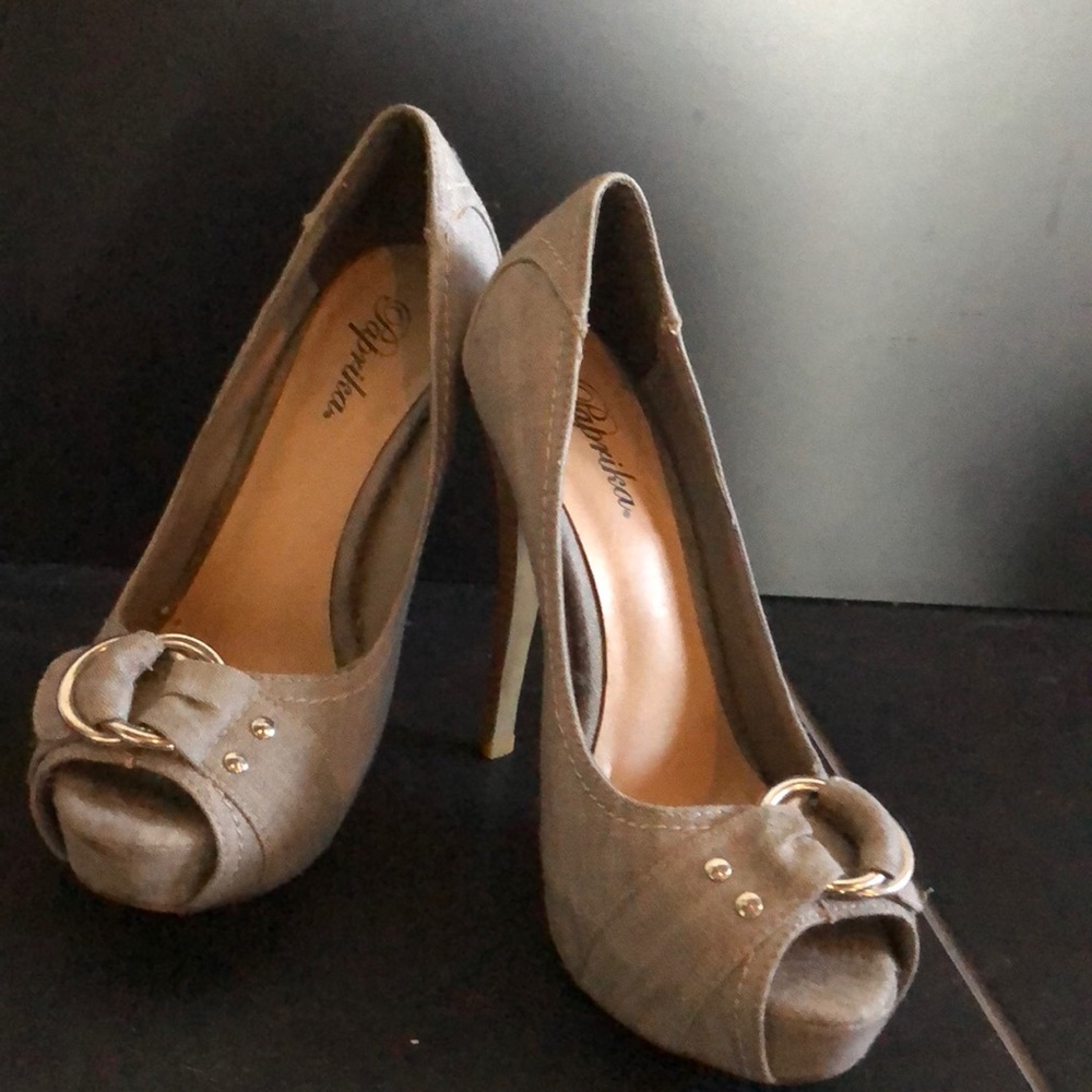 Shoes - Picture 3 of 7